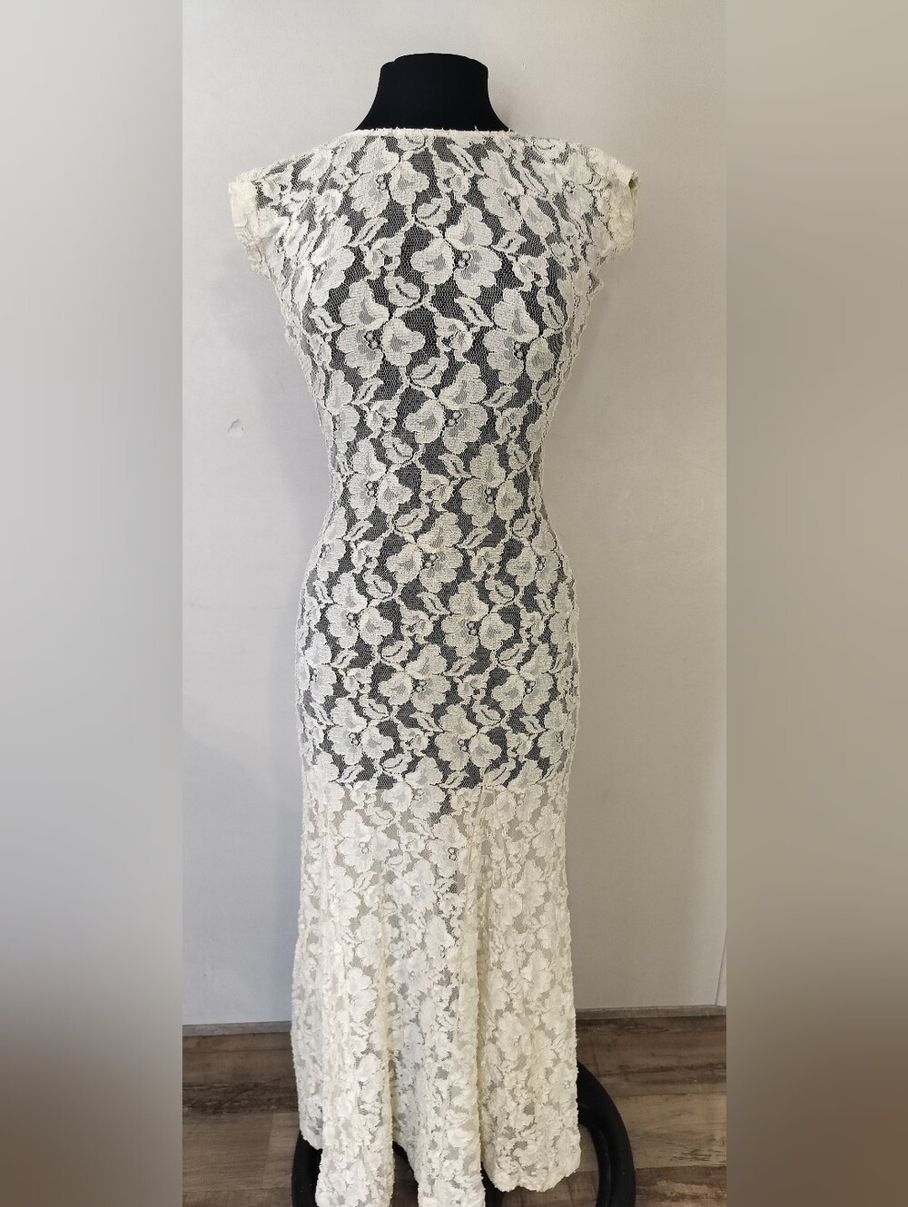 Ivory Floral Lace Cap Sleeve Maxi Dress